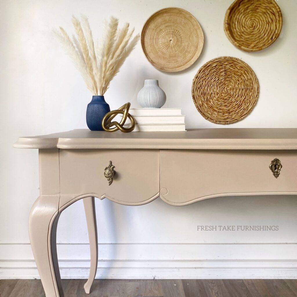 Closeup of the front corner of the writing desk.