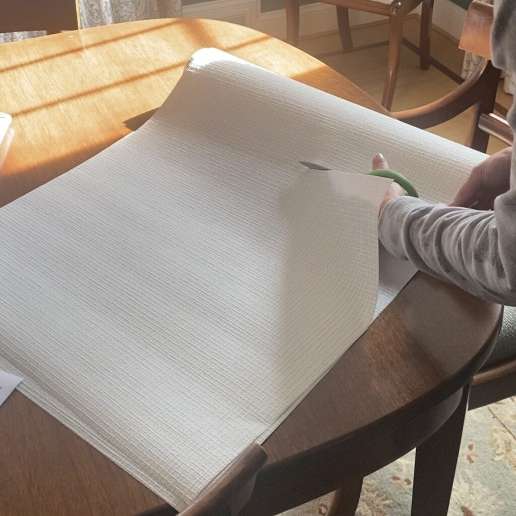 Cutting of textured paintable wallpaper
