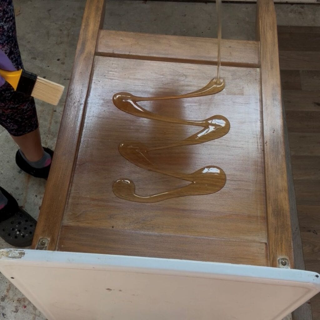 Pouring stripper on the side of the washstand/